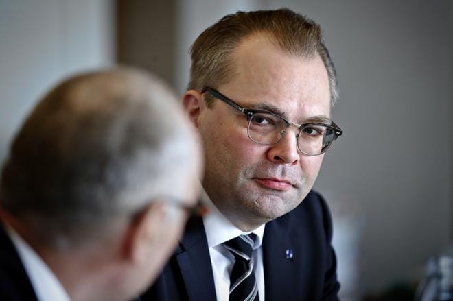 Entinen puolustusministeri Jussi Niinistö toteaa, että hän on nyt vapaa sanomaan. Nykyinen varuskuntaverkosto on poliitikkojen, ei sotilaiden jälkeä. Arkistokuva.