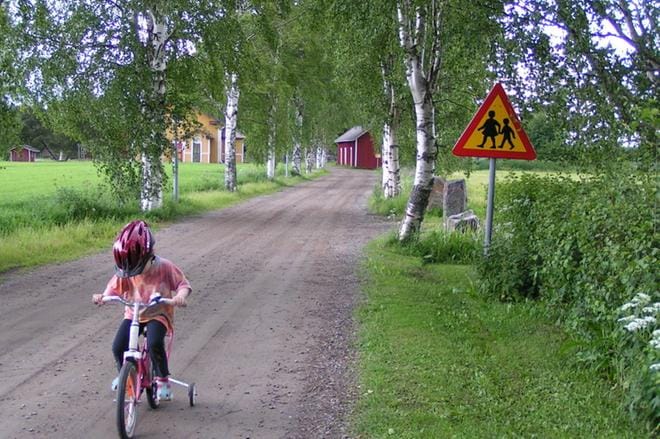 Pienet ja vähän suuremmat pyöräilijät voivat osallistua kesän pyöräilykampanjoihin Alajärvellä ja Vimpelissä. ARKISTOKUVA: HANNELE NORJA