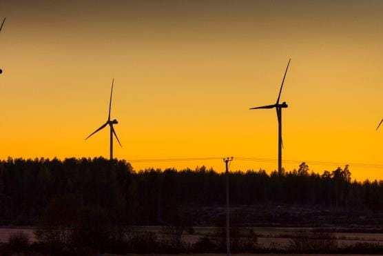 Tuulivoimayhtiö Ilmatar kartoittaa maanomistajien kiinnostusta Lappajärvellä. Yhtiötä kiinnostaa järven länsipuoli. ARKISTOKUVA: EETU SILLANPÄÄ