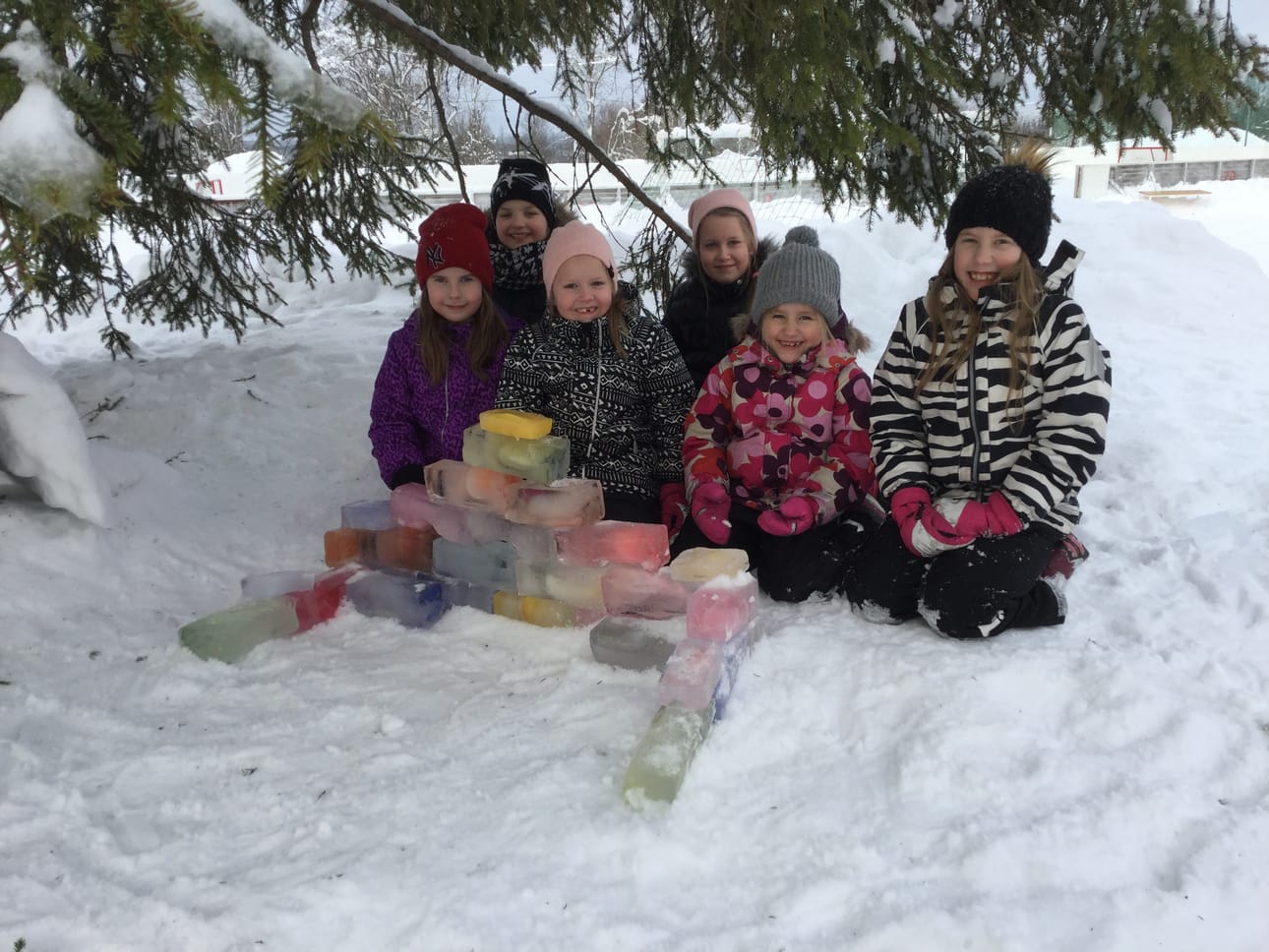 Mukana olivat Jenniina, Annika, Ella, Jonna, Iida ja Sofia.