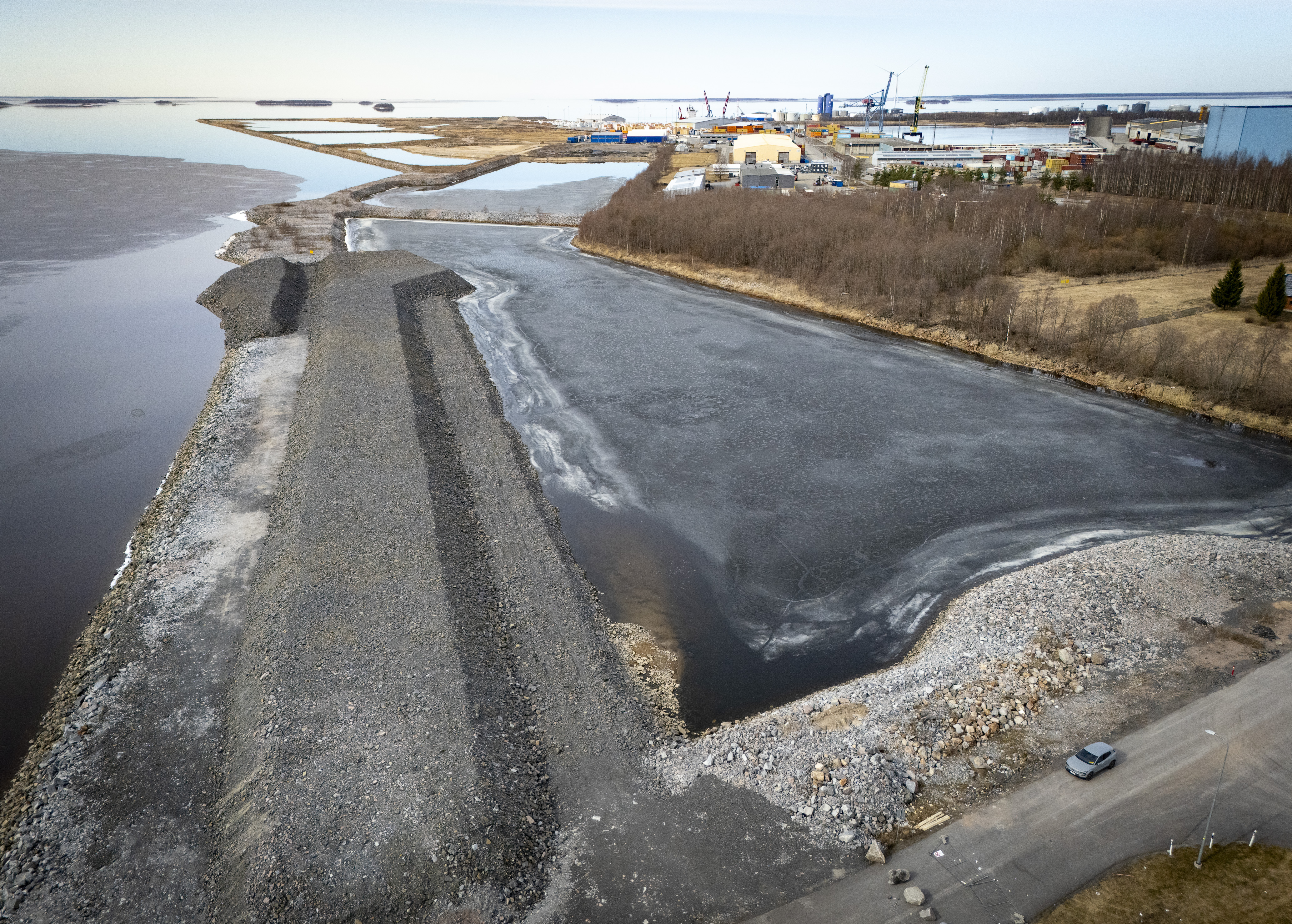 Oritkarin satama-alue laajenee satoja hehtaareja merelle – Linnuille rakennetaan laaja pesimäkenttä koko työmaan ajaksi