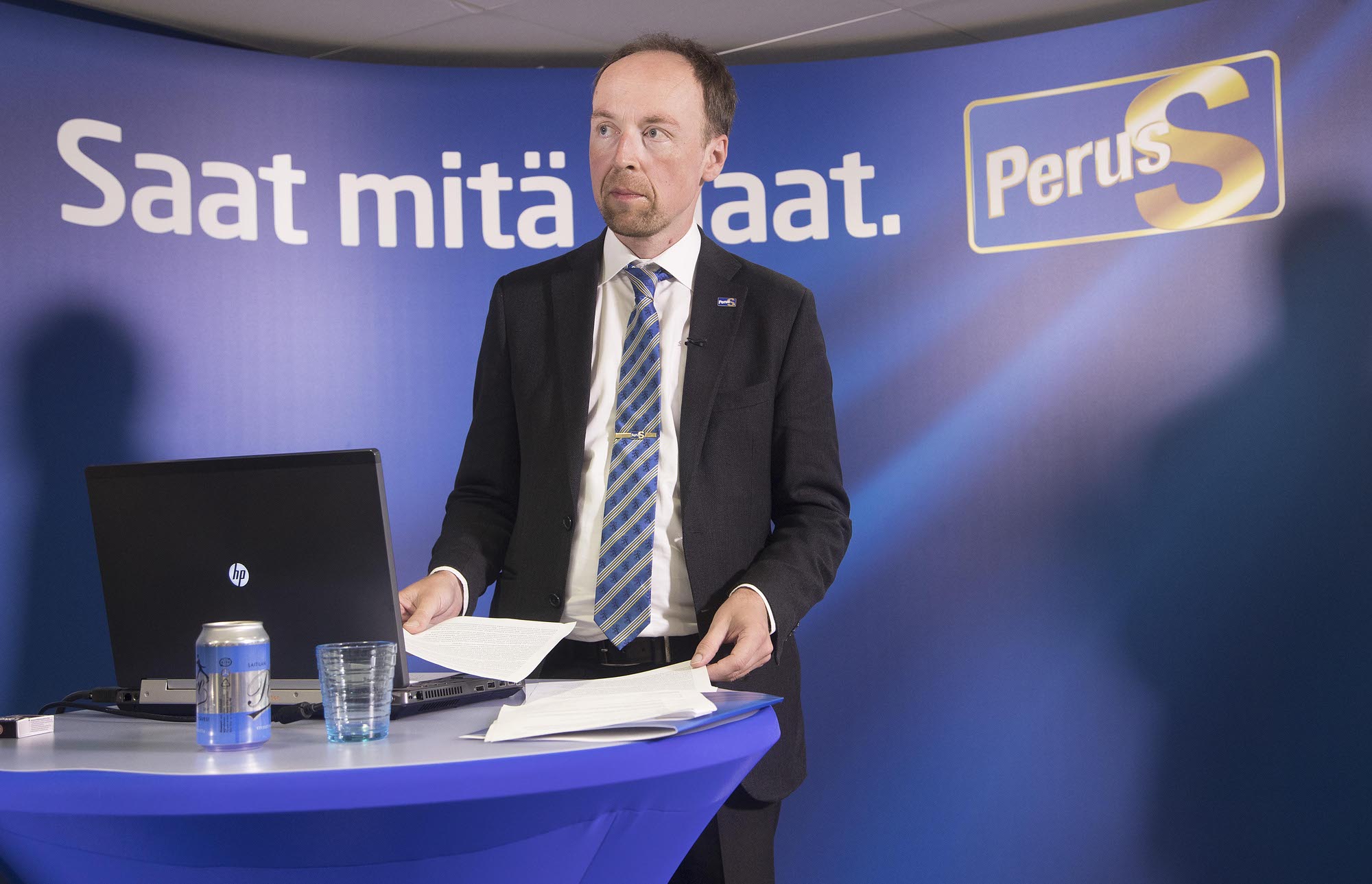 Perussuomalaiset sanoutuvat joukolla irti kohukirjasta – näin sen julkaissut ajatuspaja ja kirjoittaja kytkeytyvät puolueeseen