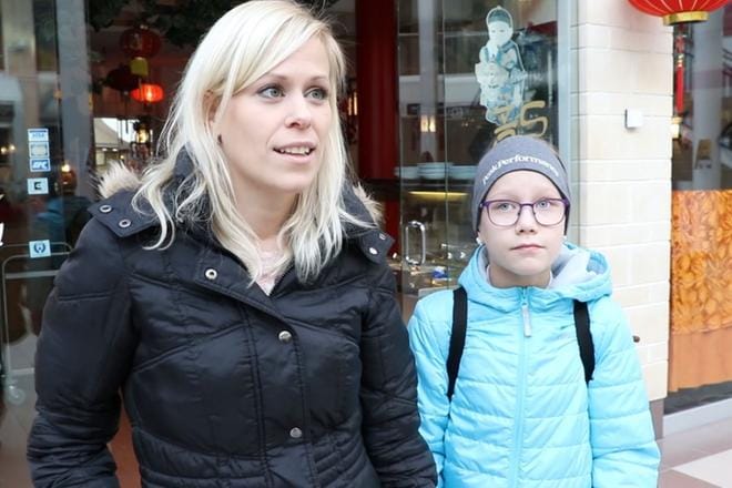 Jenni Kähkönen ja Elli Holkkola toivoisivat lisää tapahtumia talveksi. Kuva: Marika Eikkula