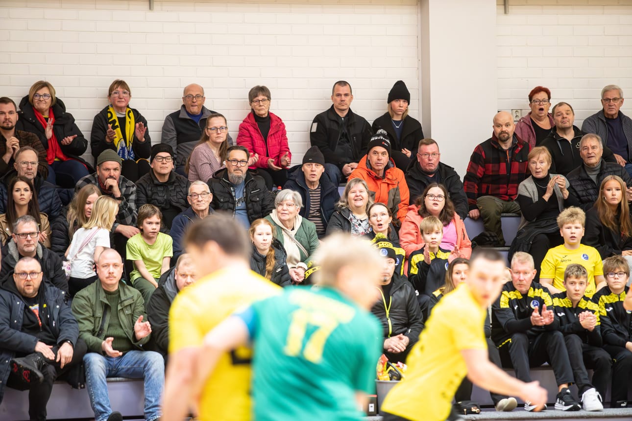 Raahelaisyleisö sai nähdäkseen lauantaina kotijoukkueen nousun ahdingosta selvään voittoon. Tauko muutti kaiken.