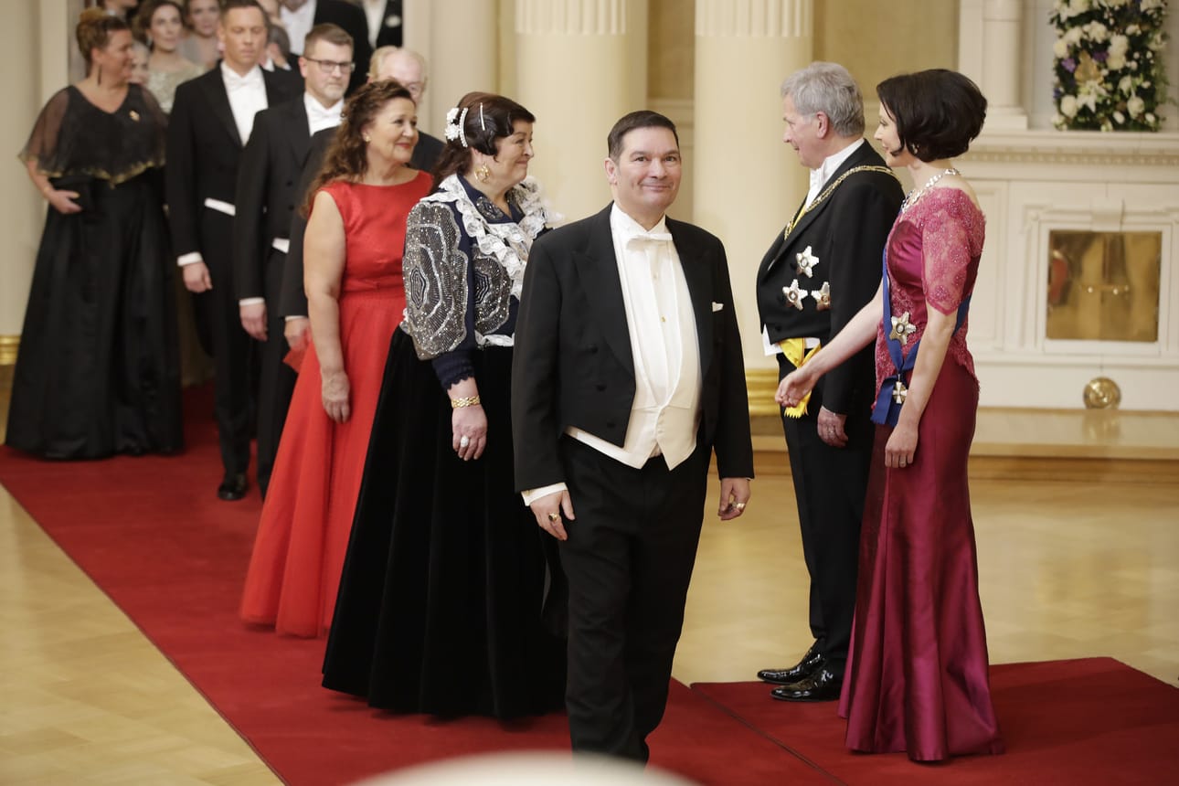 Perinteisiä linnan juhlia ei järjestetä tänä vuonna. Kuva viime vuoden itsenäisyyspäivän vastaanotolta presidentinlinnasta.