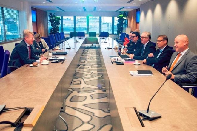 Keskusjärjestöjen johtajat olivat vielä muutama vuosi sitten avainasemassa uusien työmarkkinaratkaisujen synnyssä, mutta nykyisin liittokierrokset ratkaisevat työehtosopimukset. Tosin palkansaajat ovat kokeneet EK:n valvovan tiukasti työnantajajärjestöjen ratkaisuja.