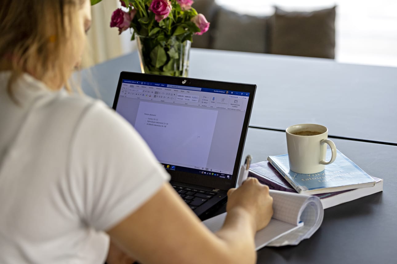 Uuden korkeakoulututkinnon suorittaminen voi liittyä esimerkiksi työllistymiseen, oman osaamisen täydentämiseen, alan vaihtamiseen tai itsensä kehittämiseen.