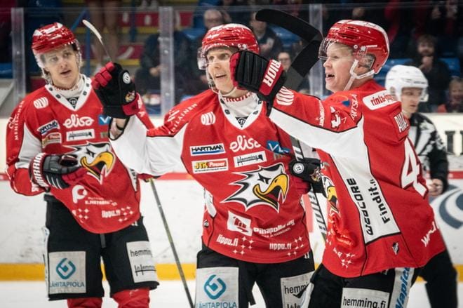 Sportin Aleksi Ainali (oik) pelaa tänään sadannen liigaottelunsa. Kuva Osku Pienimäki Esa Siltaloppi media