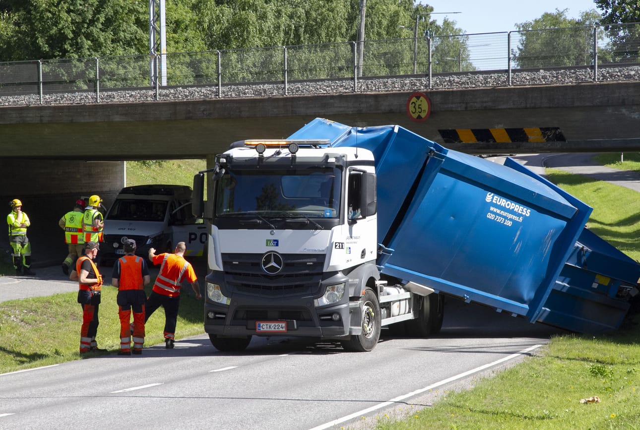 Pelastushenkilöstö on paikan päällä.