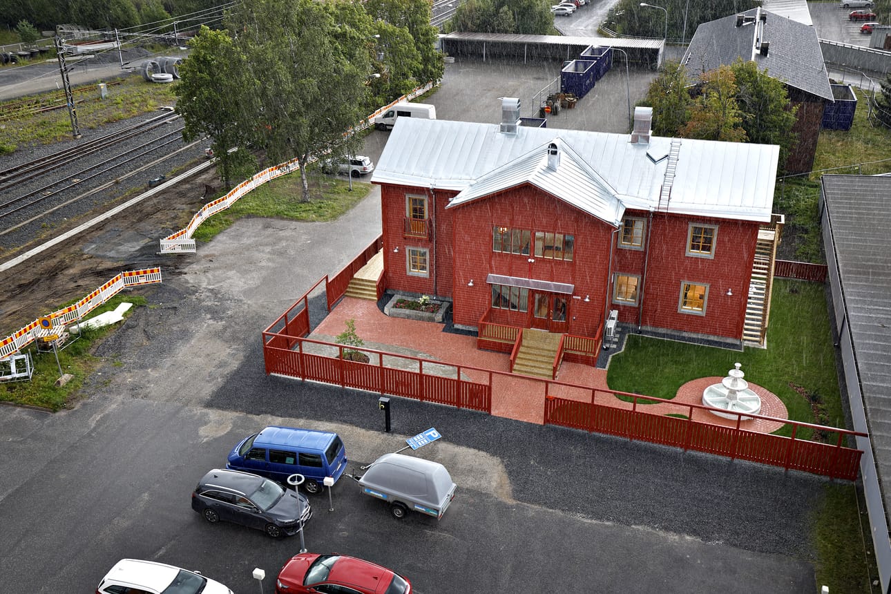 Pollarin talo on saanut muun muassa uuden värin pintaan.