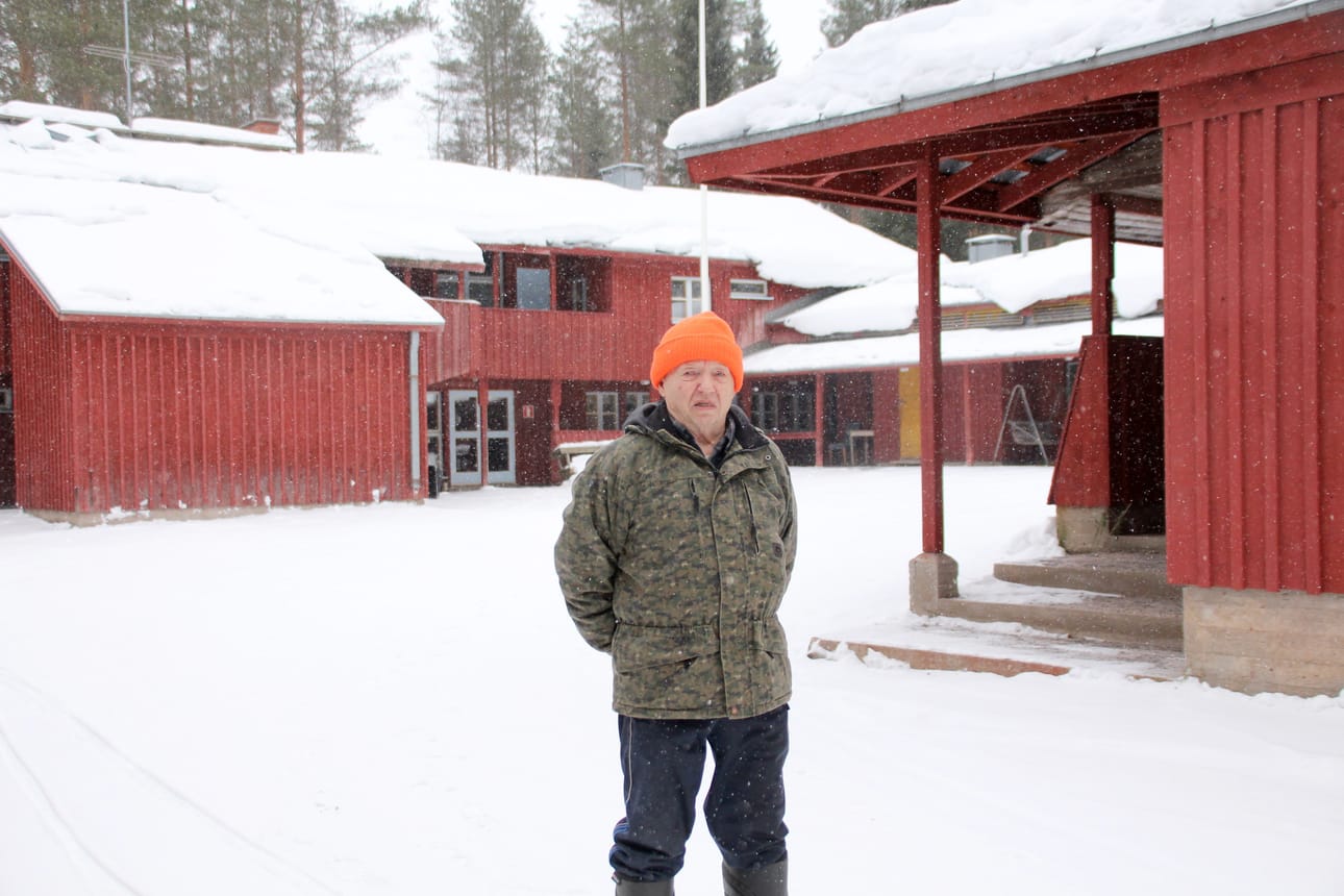 Eero Karvonen toivoo kovasti, että Metsätien talot Paavolassa saataisiin myytyä. Vuonna 2016 kiinteistö on arvioitu 160 000 euron arvoiseksi.
