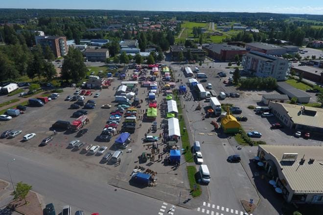Upean ilmakuvan markkinatorilta Komiat-lehden käyttöön antoi Teemu Pirttinen.