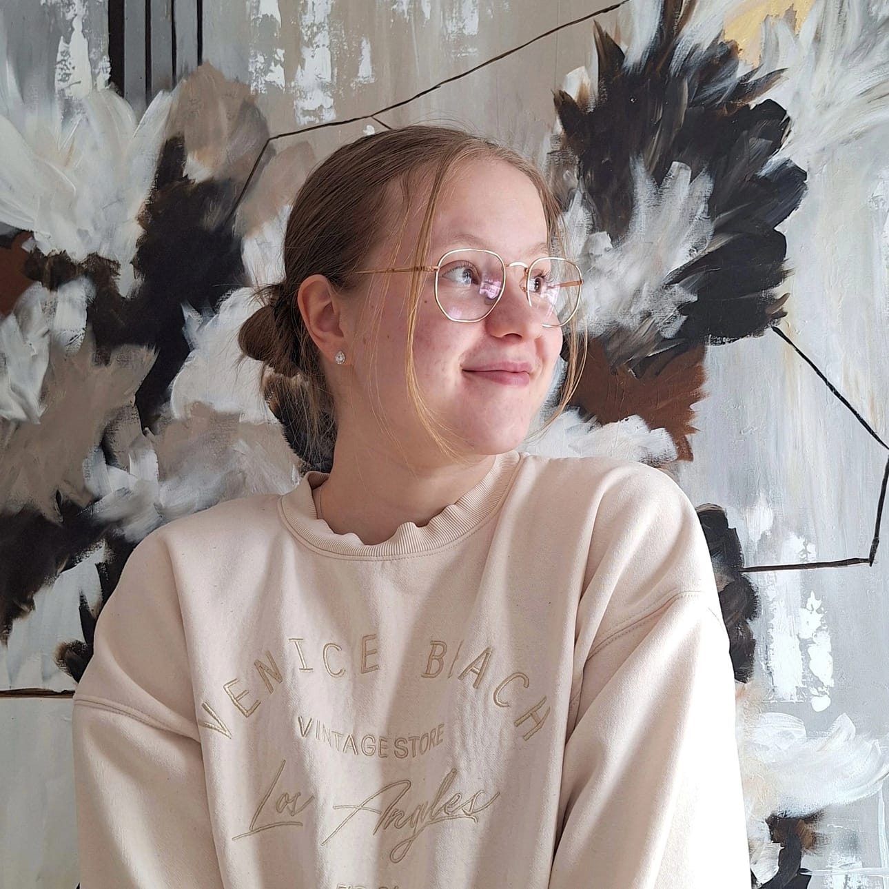 Olen purkanut teoksiin vaikeita, ihania ja herkkiä tunteita, liminkalainen Kirsi Ollila kertoo.