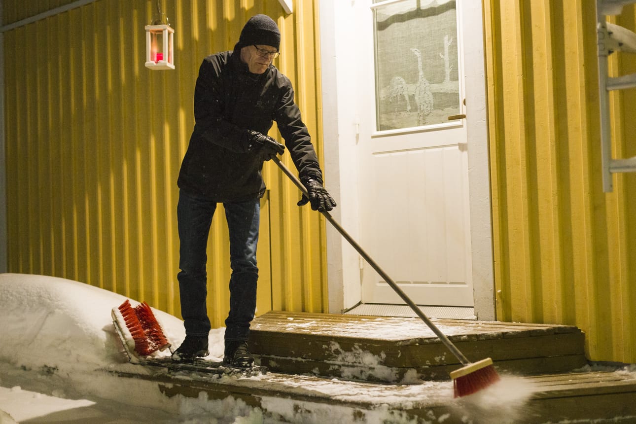 Jouni Vanttajalle erilaiset pihatyöt ja rakennusprojektit antavat mahdollisuuden ajatella asioita rauhassa. ”Kun siistii oman pihan, mielellään sitä auttaa samalla muitakin.”