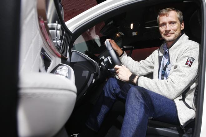 Audin muotoilujohtaja Marc Lichte esitteli e-tron-sähköauton San Franciscossa. Autosta on tehty yli 10000 ennakkotilausta ympäri maailmaa.