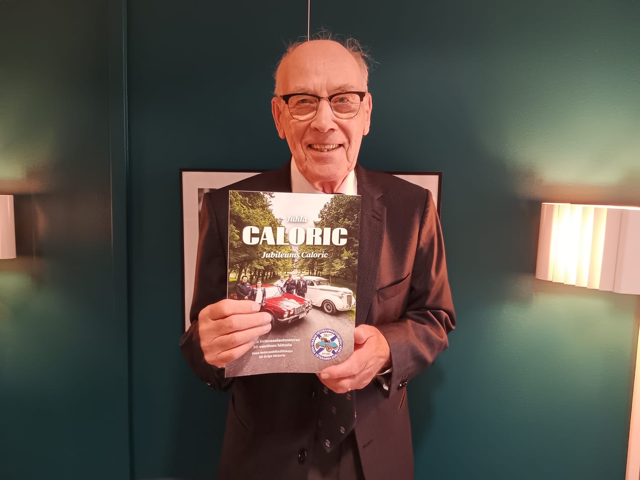Rauno Grönbacka laati Vaasan veteraaniautoseuran 50-vuotishistoriikin yhdessä Pekka Arolan kanssa. Arola menehtyi kesällä, historiikkiurakan viime metreillä.