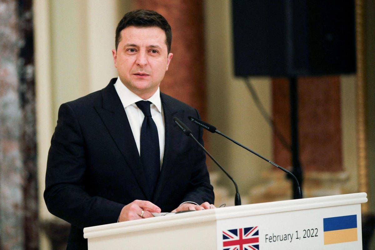Ukrainan presidentin Volodymyr Zelenskyin mukaan tällä hetkellä ukrainalaisten pahin vihollinen on paniikki. LEHTIKUVA/AFP