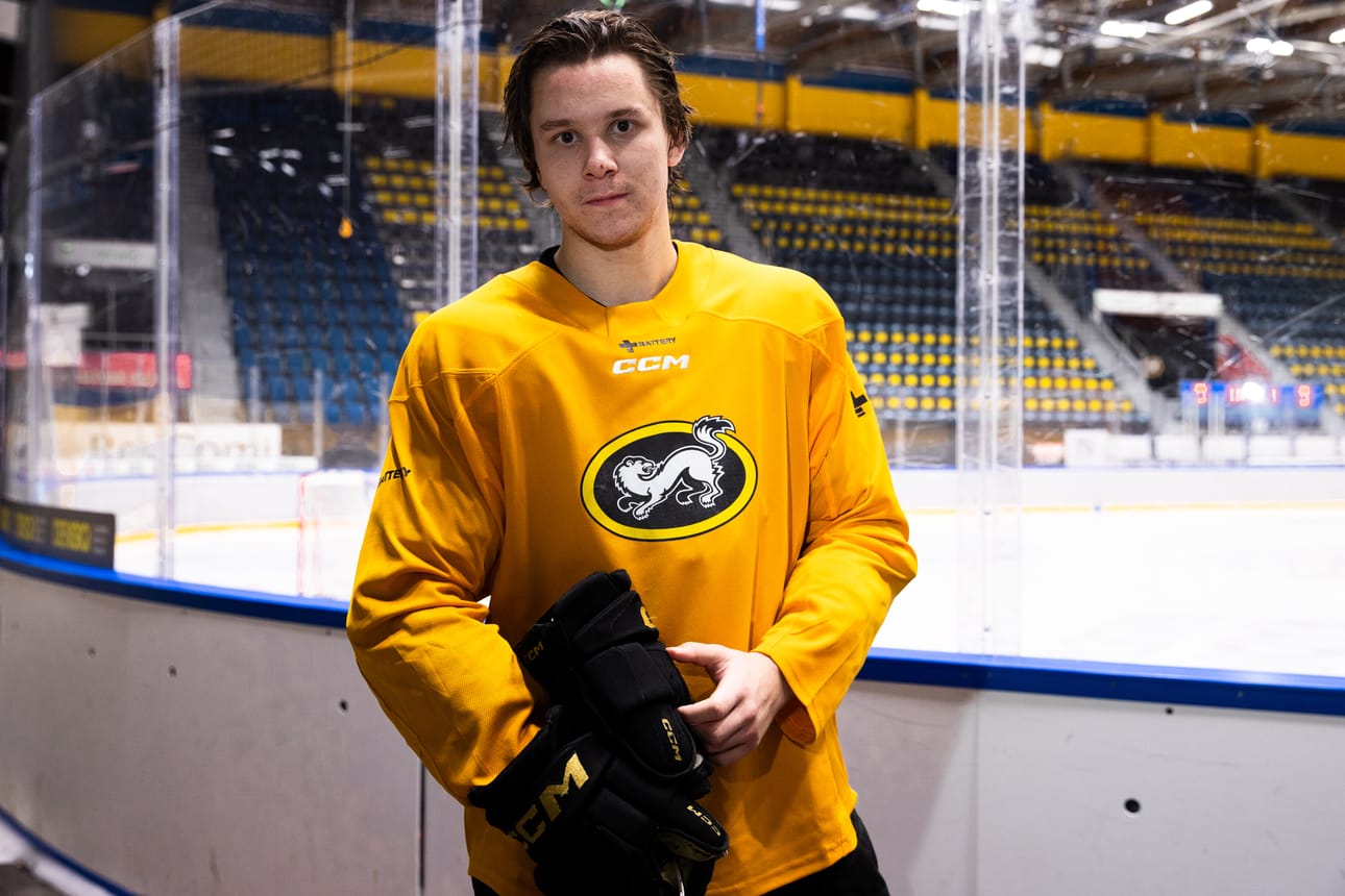 Emil Pieniniemi harjoitteli viime talvena Kärppien mukana, kun hänen ja Pittsburgh Penguinsin sukset menivät ristiin.