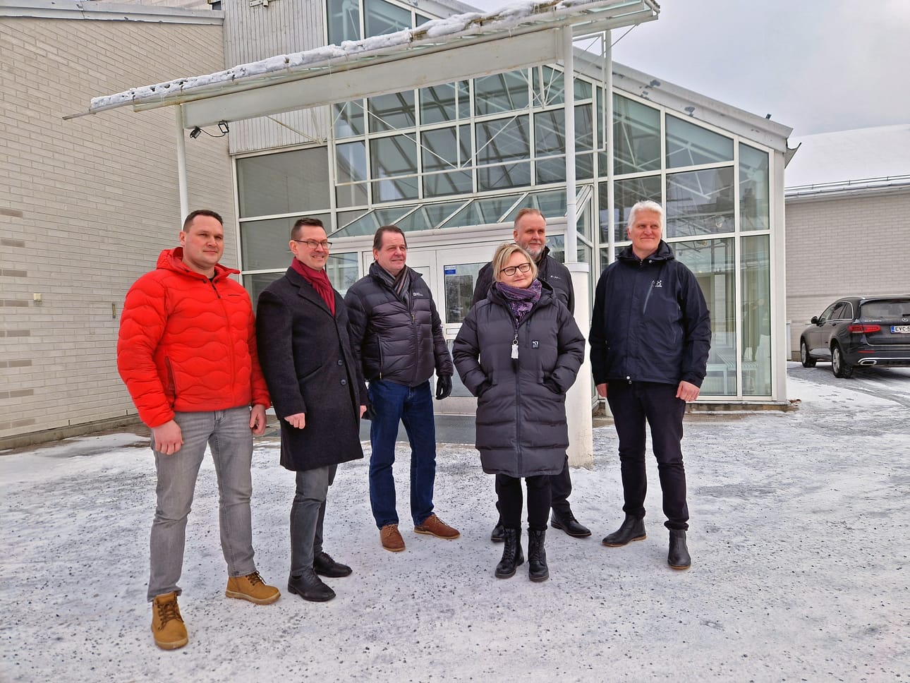 Etelä-Pohjanmaan opiston siirtymisestä uusiin tiloihin Kauhajoella kertoivat Pauli Mantila (vasemmalla), Timo Kaura, Jussi Luoma, Kati Yli-Teevahainen, Mikko Lehtinen ja Kyösti Nyyssölä.