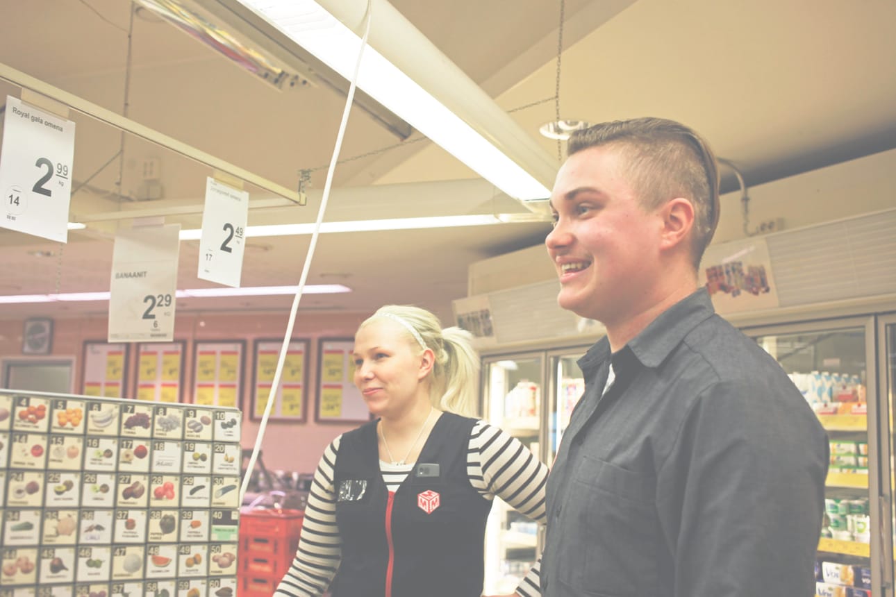 Jouni ja Elina Kivioja pyrkivät vastaamaan asiakkaiden tarpeisiin. Tänä vuonna palveluvalikoimaan on tullut kaasunmyynti, Veikkauksen piste ja apteekin palvelupiste.