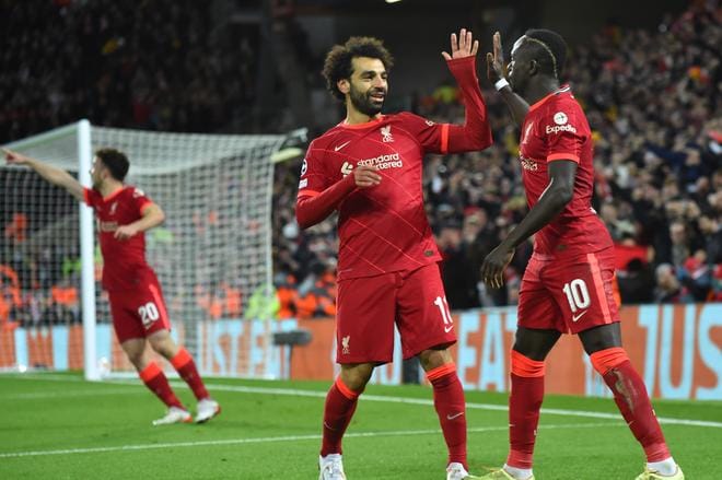 Jalkapalloseura Liverpool on yksi Firstbeatin asiakkaista. Kuvassa ovat Liverpoolin maailmantähdet Mohamed Salah ja Sadio Mane 3. marraskuuta Anfieldin stadionilla.