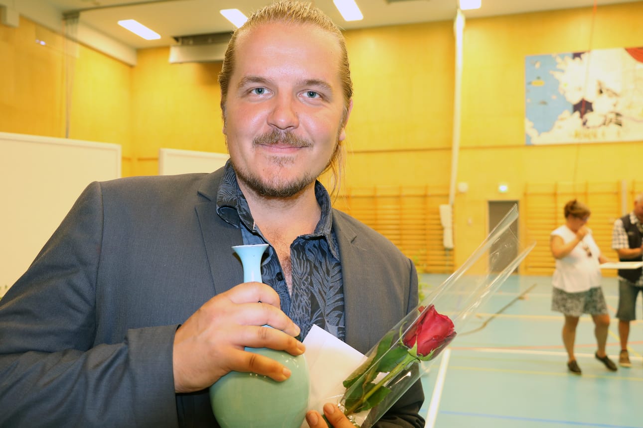 Yleisö tykkäsi helsinkiläisen Teo Ottelinin perhepiirissä tapahtuneesta häätarinasta. Ottelin oli Kärsämäellä pidetyn tarinaniskennän SM-kisan yleisön suosikki.