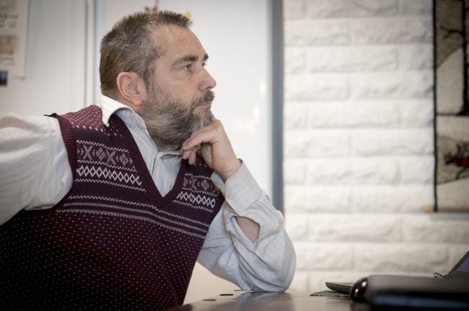 – Raamatun mukaan papin virka kuuluu miehelle, mutta tässä asiassa kirkko on yhteiskunnan virtauksen mukana ja paineessa siirtynyt nykytilanteeseen, Lähetysyhdistys Rauhan Sanan hallituksen puheenjohtaja Matti Rahja sanoo. KUVA: PEKKA PEURA