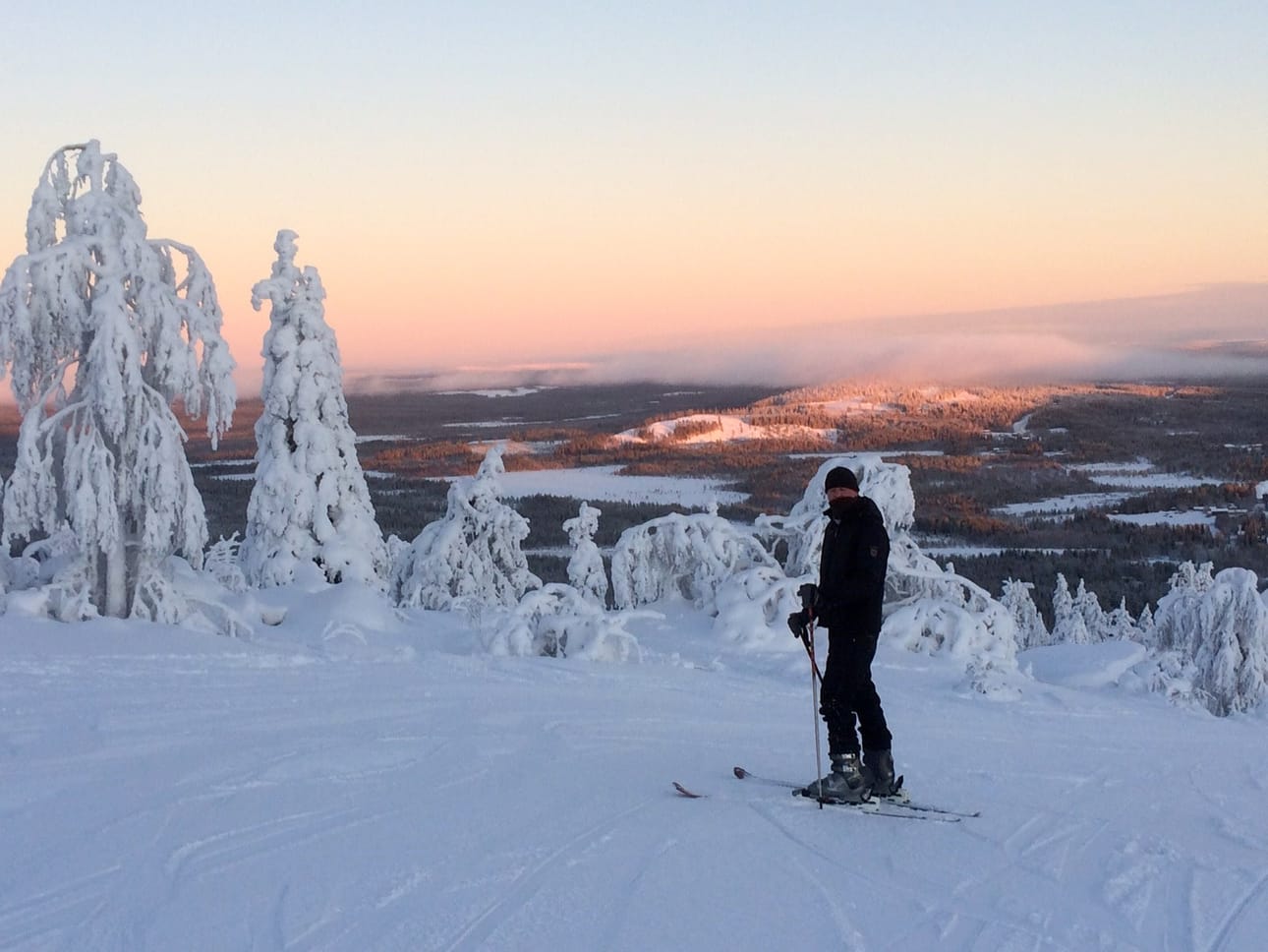 Ulkomaisista matkailijoista ehdottomasti suurin osa tulee Ouluun lentämällä, ja tarvitsevat jonkinlaisen jatkoyhteyden Syötteelle.