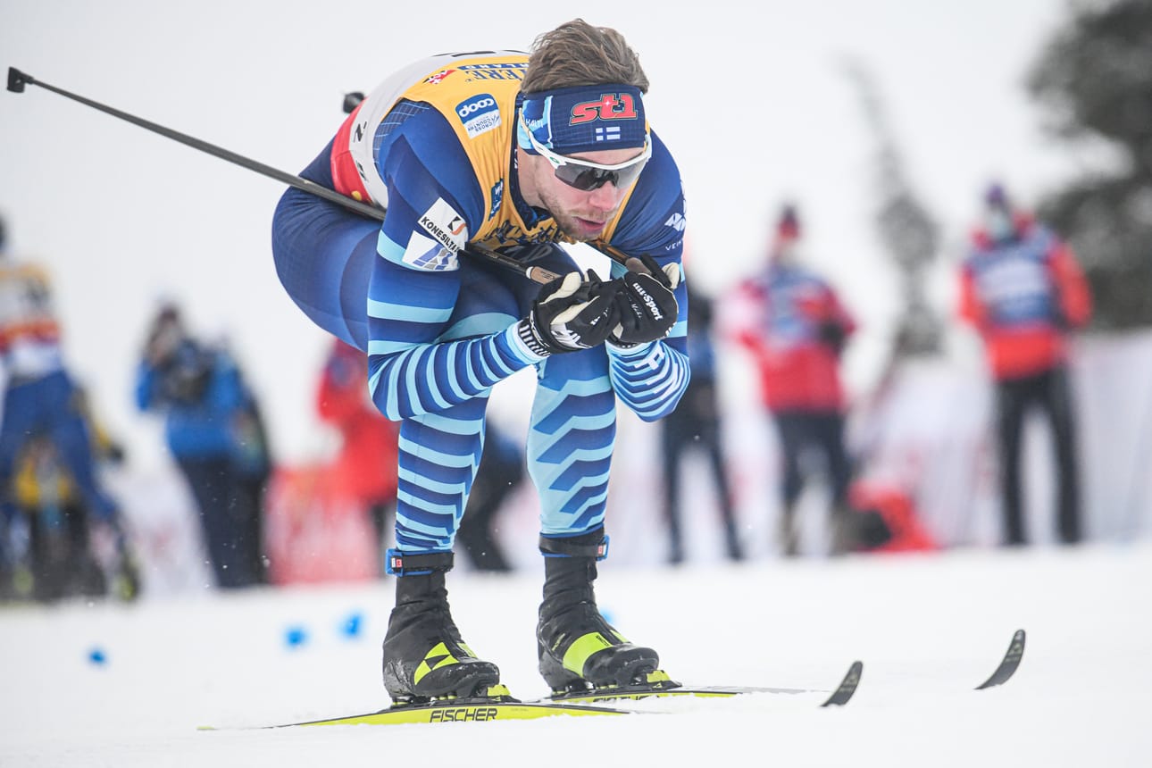 Joni Mäki (kuvassa) ja Ristomatti Hakola ylsivät miesten sprintissä välieriin.