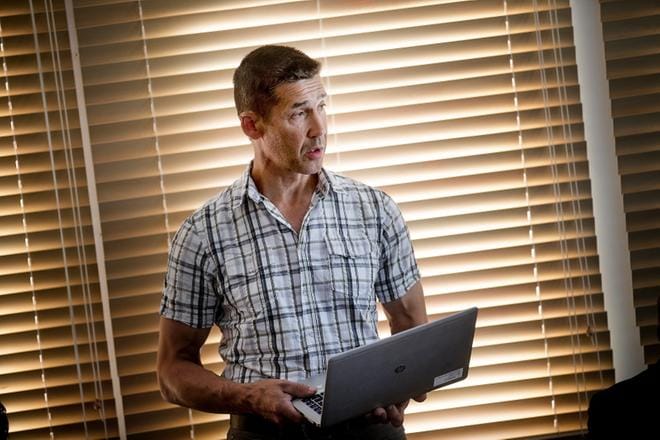 Mustasaaren kunnan tekninen johtaja Ben Antell pahoitteli vanhemmille tiedottamisen tasoa. – Emme tienneet, mikä todellinen tilanne on. Nyt meillä on siitä selkeä näkemys. KUVAT: JAAKKO ELENIUS