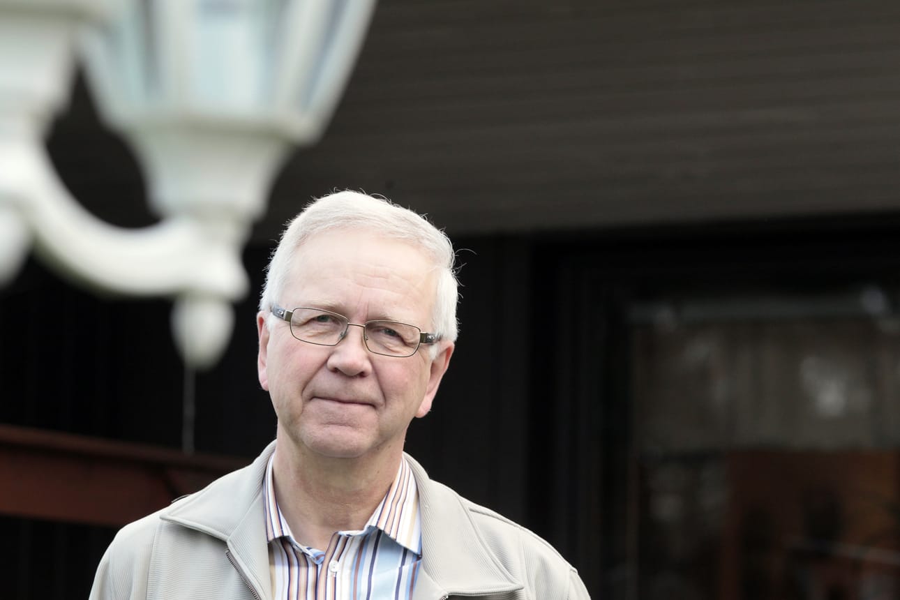 Osmo Lassi kävi pitkään PSA-testeissä ennen syövän löytymistä. ”Kyllä me miehet olemme sitä mieltä, että eturauhassyöpää pitäisi seuloa Suomessa säännöllisesti, samoin kuin rintasyöpääkin”, Lassi sanoo.