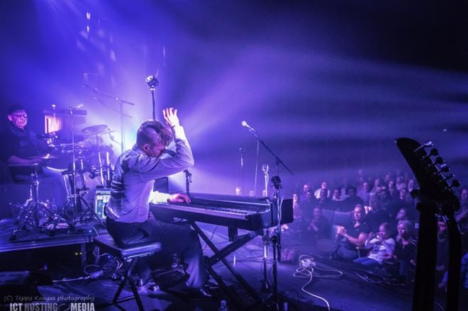 Epic Emotion esiintyi Ritzissä vuonna 2019. Bändi esiintyy harvakseltaan, mutta konsertit ovat aina monitaiteellisia suurprojekteja. Nyt on neljäs kerta Taiteiden yössä. Viime vuonna tehtiin niin ikään striimaus kaupungintalosta, ja se näkyy edelleen Yle Areenassa. KUVA: TEPPO KANGAS