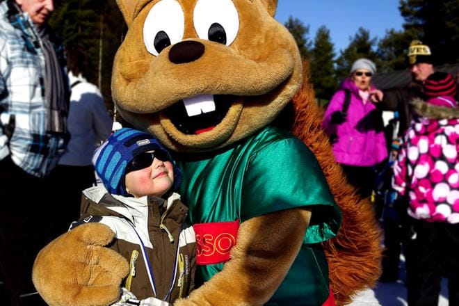Onni Orava saa joka vuosi satoja halauksia hiihtäjiltä. Kuva Jouko Hänninen/Arkistokuva