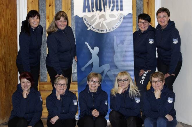 Alavoli viettää 10-vuotisjuhliaan lauantaina ja aloittaa sen jälkeen juhlaviikon. Juhliva johtokunta kokoontui yhteiskuvaan.