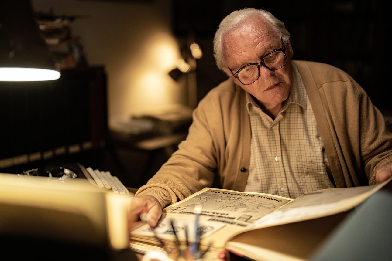 Nicholas Winton (Anthony Hopkins) murehtii, olisiko voinut pelastaa vieläkin useamman lapsen. James Hawesin ohjaama One Life kertoo sykähdyttävän tositarinan turhan varman päälle.