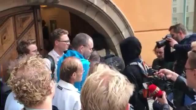 Yleisöä saapui ASAP Rockyn oikeudenkäyntiin Tukholmassa