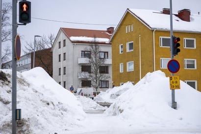 Lunta on nyt poikkeuksellisen paljon – Oulun keskustan lumenpoistossa koko kalusto on nyt käytössä