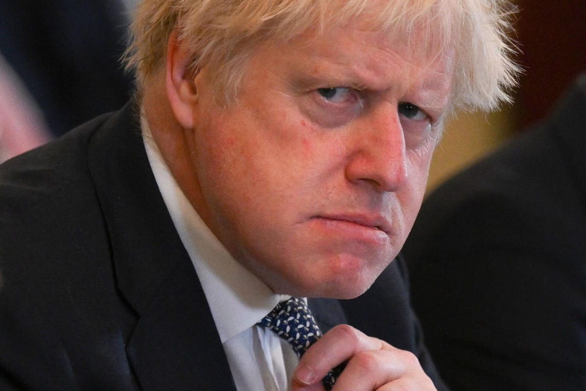 ITV:n julkaisemat uudet kuvat Britannian pääministeristä Boris Johnsonista ovat herättäneet Britanniassa jälleen keskustelua koronasulun aikaisista kokoontumisista pääministerin virka-asunnolla. LEHTIKUVA/AFP