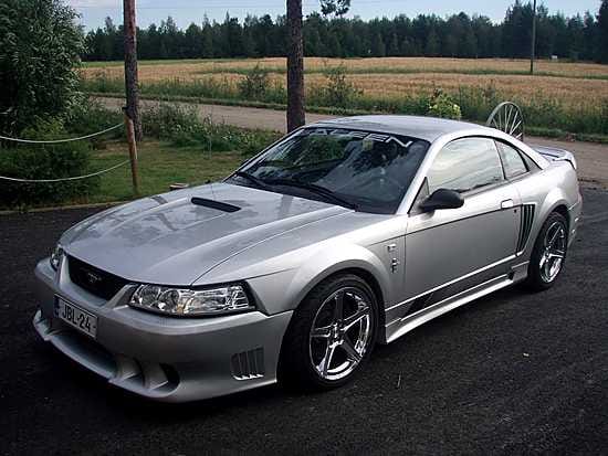 Ford Mustang Saleen 281 SC vm.2000. Valmistettu n.150 kpl.