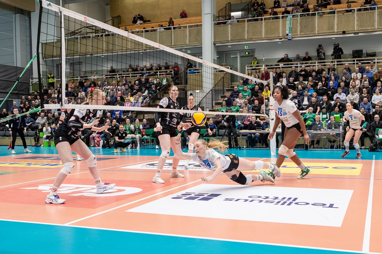 Viime kauden finalistien ensimmäinen kohtaaminen tämän kauden Mestaruusliigassa aikaistui parilla päivällä LP Kangasalan Challenge Cupin ottelukiireiden takia. Arkistokuva on viime kevään 1. loppuottelusta.