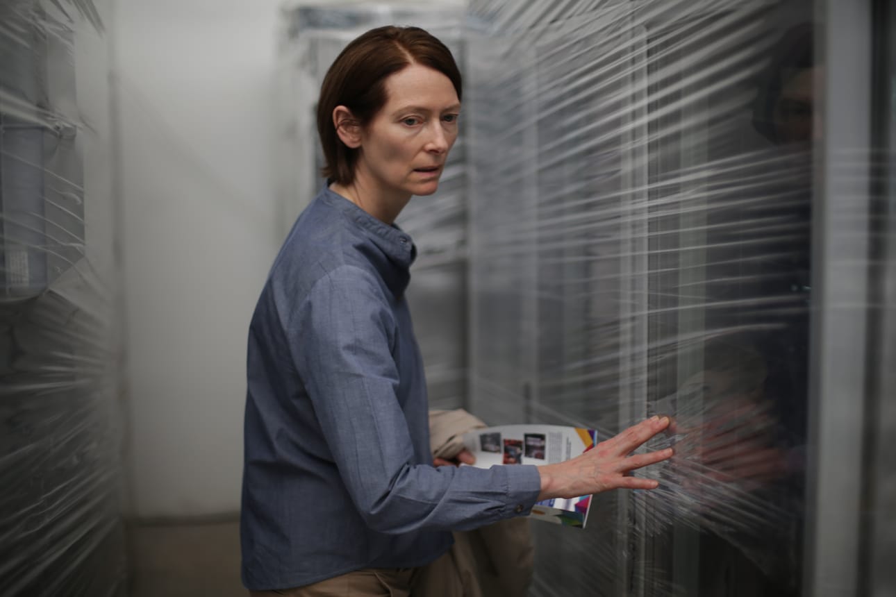Jessican (Tilda Swinton) oudot kuuloaistimukset alkavat jo näkyä Apichatpong Weerasethakulin mestariteoksessa Memoria. Tarjolla on tyysti toisenlaista scifiä.