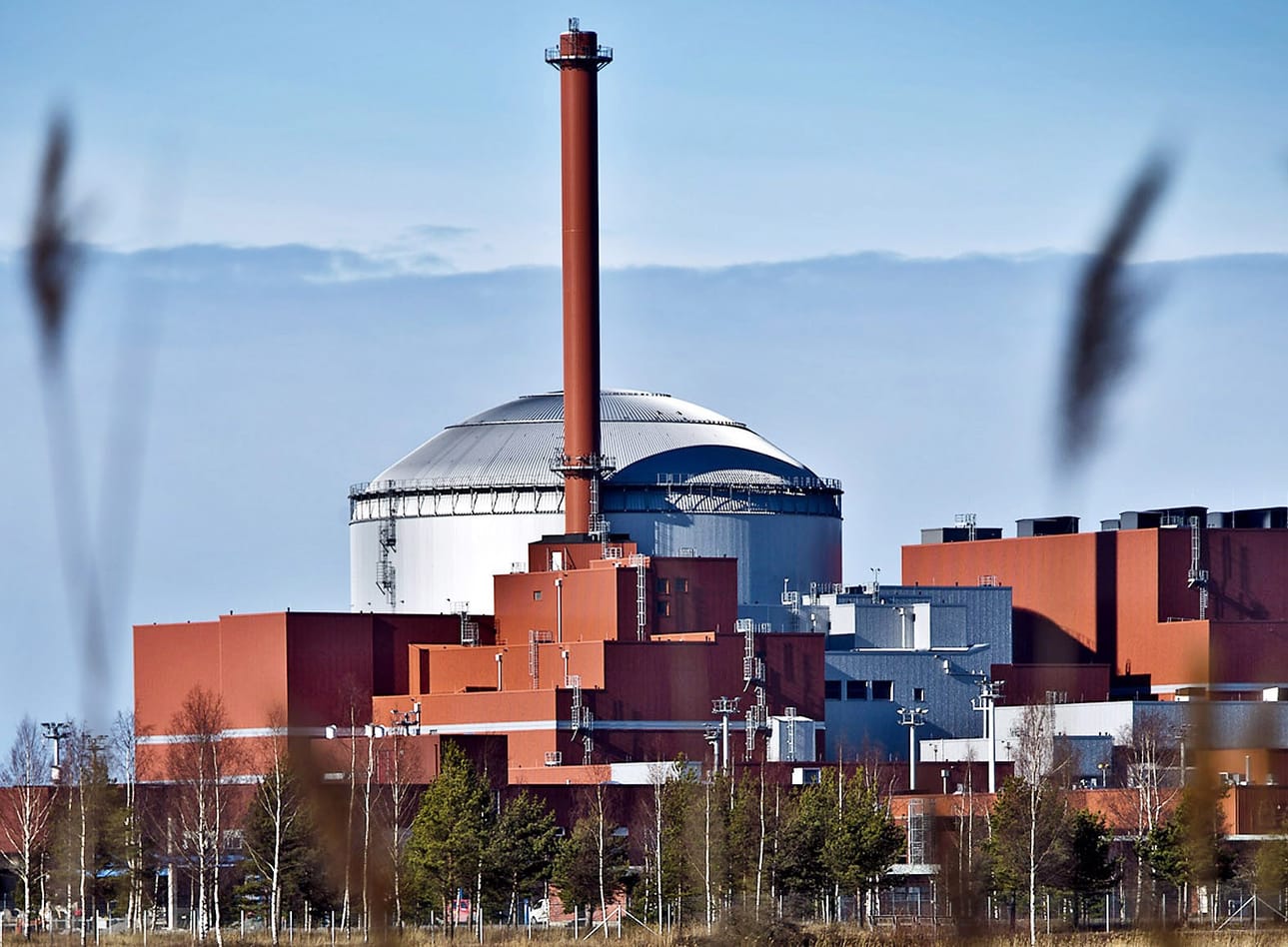 Olkiluodon (kuvassa) ja Loviisan ydinvoimalaitosten luvanhaltijoiden turvallisuuskulttuureissa on Stukin mukaan parannettavaa. Toimenpiteitä on tehty, mutta asia ei ole pois päiväjärjestyksestä.