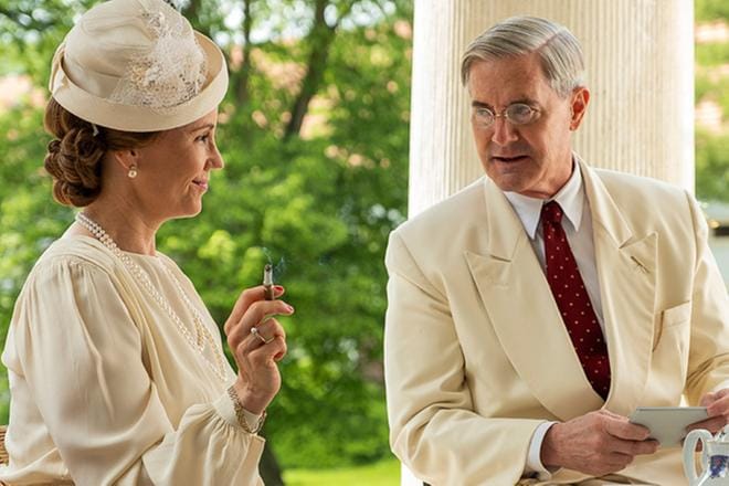 Kruununprinsessa Märtha (Sofia Helin) ja Yhdysvaltojen presidentti Franklin D. Roosevelt (Kyle MacLachlan) luovat suhteita. KUVA: DUSAN MARTINCEK