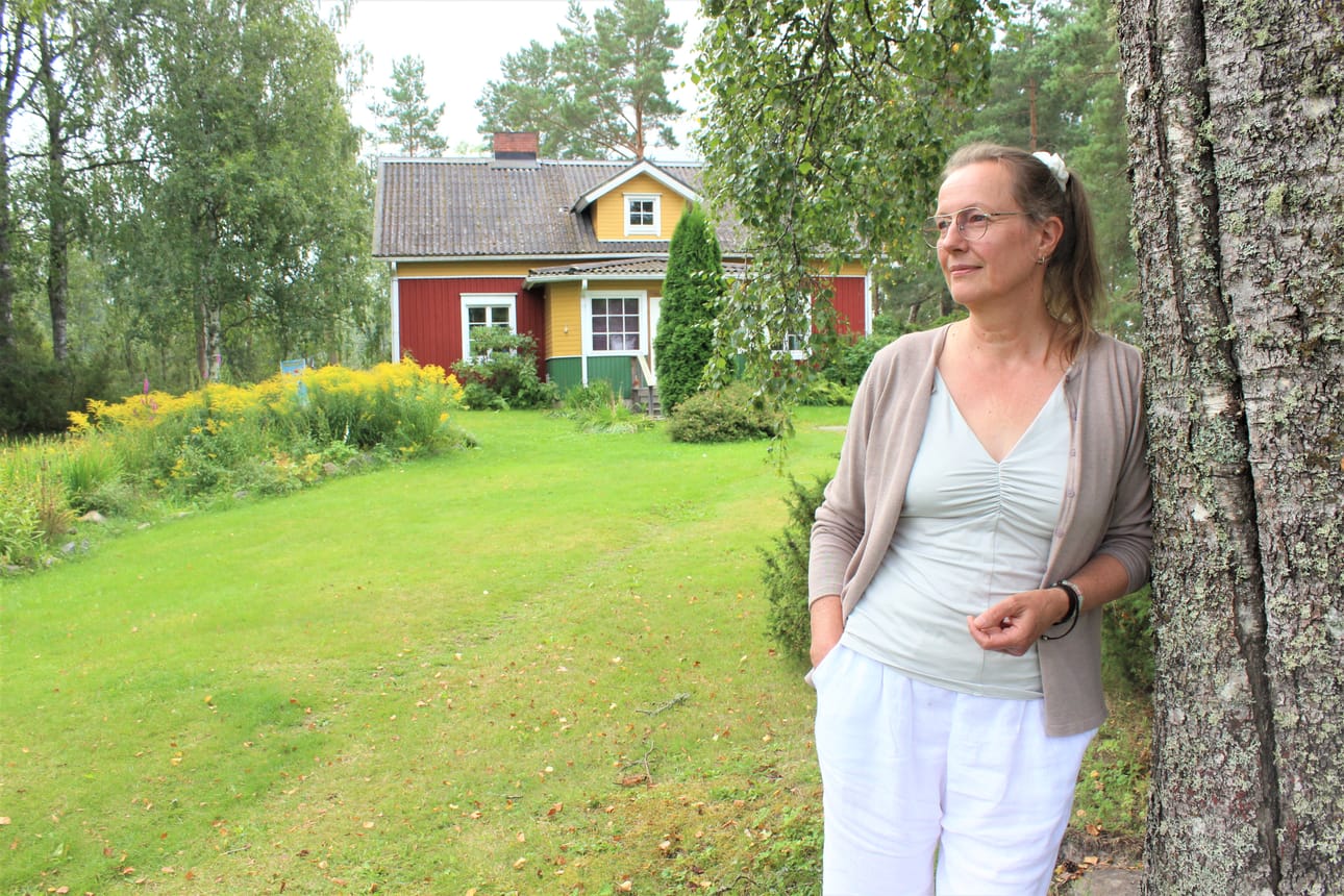 Henriksdalilainen Päivi Tuomisto on aloittanut jälleen uudet opinnot. Hän tähtää seksuaalineuvojaksi ja ottaa vastaan harjoitusasiakkaita. - Harjoitusasiakkaat ovat tärkeitä. Siinä ei rajata, mihin apua tarvitsee. Pitää muistaa, että seksuaalisuus on paljon laajempi asia kuin seksi. Kuva: Lotta Kallio