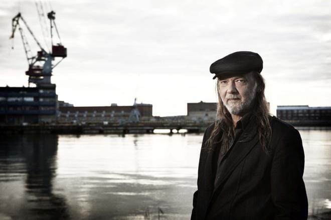 Hannu ”Tuomari” Nurmio kertoo keskittyneensä kirjallisiin töihin nyt, kun keikkailu on tauolla. KUVA: PIIKKIKASVI AGENCY OY