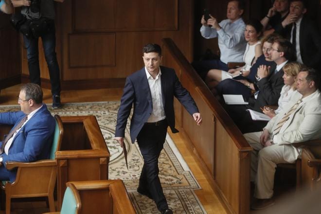 Ukrainan presidentin Volodymyr Zelenskyn puolue on ennakkosuosikki Ukrainan tulevissa parlamenttivaaleissa. KUVA: SERGEY DOLZHENKO /EPA