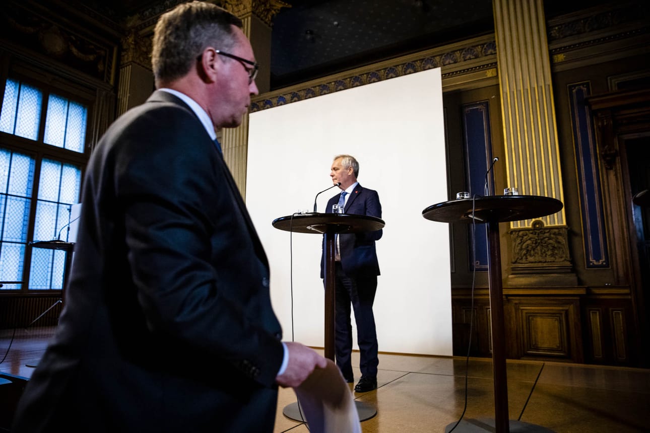 Nyt julkistettu budjettiesitys on Antti Rinteen viiden puolueen ensimmäinen. Rinne itse on jo huomenna Pariisissa vierailulla.