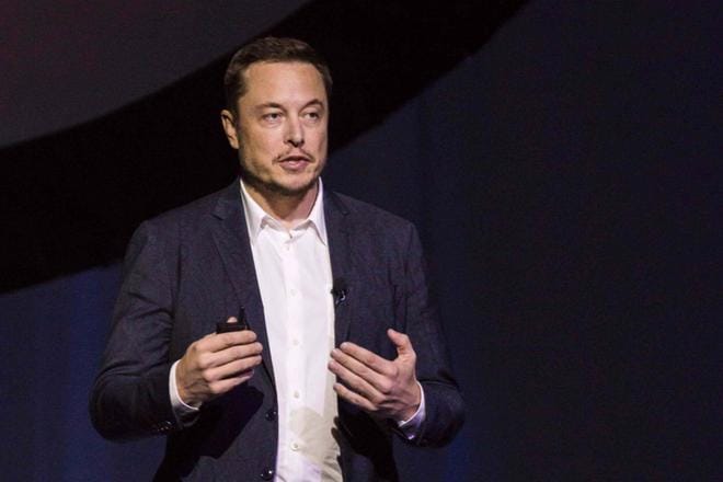 SpaceX:n ja Teslan toimitusjohtaja Elon Musk julkisti 27.9.2016 Meksikossa suunnitelmansa miehitettyjen Mars-lentojen aloittamisesta 2020-luvulla. Suunnitelma perustuu sadan matkustajan uudelleenkäytettävään avaruusalukseen, jolla voi tehdä edestakaisia lentoja Maan ja Marsin välillä. KUVA: LEHTIKUVA / HECTOR GUERRERO