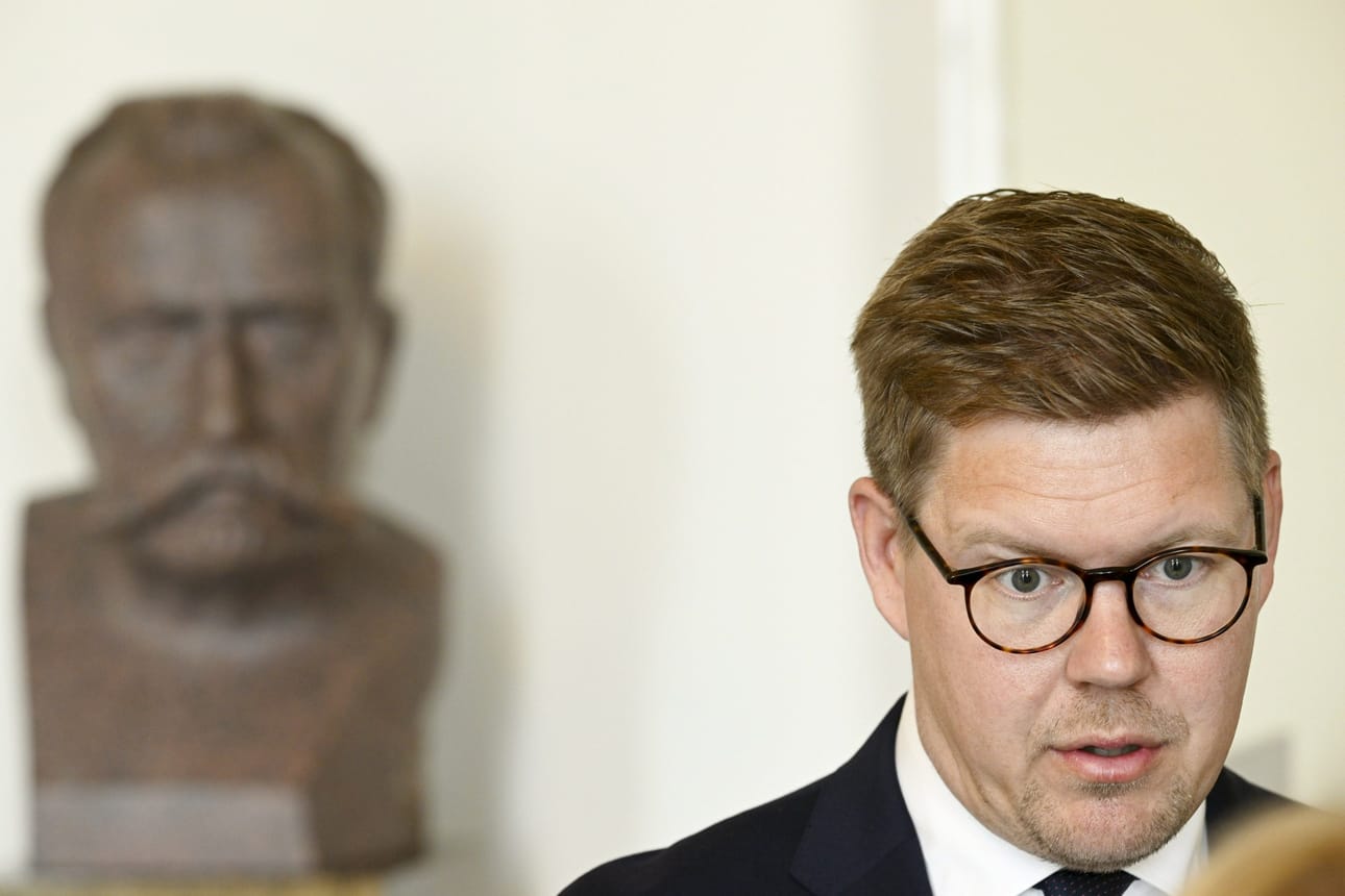 SDP:n puheenjohtaja Antti Lindtman sanoo hallituksen esityksen luovan yrityksille kannustimen olla kuulumatta työnantajaliittoon. LEHTIKUVA / Heikki Saukkomaa