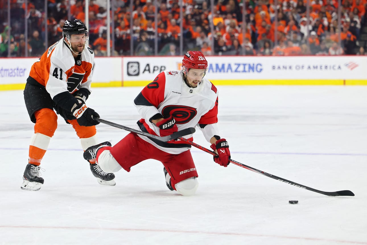 Sebastian Ahon edustama Carolina Hurricanes etenee vakuuttavasti NHL:n pudotuspeleissä.